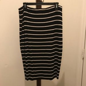 Vince Camuto rayon/spandex skirt size Medium, NWT